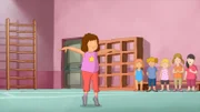 Zur Musik die die Ballettlehrerin auf dem Flügel spielt, muss Laura vortanzen.