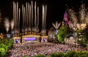 Feuerwerk; MDR FERNSEHEN ANDRÉ RIEU - DAS GROSSE OPEN-AIR-KONZERT 2024, "Aus Maastricht".