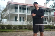 Steve Gonsalves bereitet sich auf die Untersuchung des Pensacola-Leuchtturms in Florida vor.