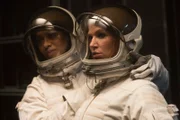 Um den Mord an einer Wissenschaftlerin, der für eine Mission zum Mars ausgebildet wurde, zu entschlüsseln, ermitteln Carrie (Poppy Montgomery, r.) und Delina (La La Anthony, l.) undercover ...