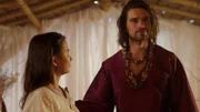 Lourdes (Sarah Edwards) und Winston Strong (Jackson Gallagher)