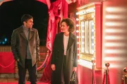 Kash (Nikesh Patel) und Maya (Nathalie Emmanuel)