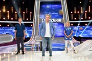 Moderator Jörg Pilawa (M.) mit den Kandidaten des Teams „Comedy“: Dem Komiker Maddin Schneider (l.) und der Komikerin Mirja Boes (r.).