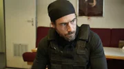 Yusuf (Ola Rapace) ist der Anführer der Geiselnehmer und gibt die Befehle.