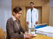 Prof. Ursula Rakenius vergibt jährlich Fortbildungsstipendien. In einem Gespräch unter vier Augen versucht sie Dr. Philipp Brentano zu manipulieren: Sie stellt ihm eines dieser begehrten Stipendien in Aussicht.