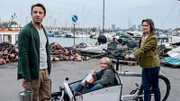 Philip (Johannes Lassen) genießt seinen Sonderurlaub zusammen mit seiner Freundin Beate (Helle Fagralid) und ihrem Sohn Ansger (Bertil Smith) auf der Insel Amager.