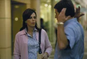 Kurz vor der Niederkunft des Babys mieten sich Hal (Bryan Cranston, r.) und Lois (Jane Kaczmarek, l.) übers Wochenende in einem Pärchenhotel ein. Doch diese Aktion endet natürlich in einer Katastrophe ...