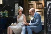 Eva Perkins (Megan Dodds) und Mozzie (Willie Garson)