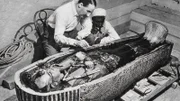 November 1922: Der britische Archäologe Howard Carter öffnet das Grab von Tutanchamun.