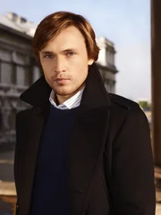 Prinz Liam (William Moseley) wird zum Thronfolger nach dem Tod seines Bruders