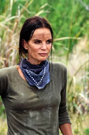 Fiona Glenanne (Gabrielle Anwar) verfolgt einen Verdächtigen bis in ein hochgesichtertes Militärcamp. Es beginnt ein Wettlauf gegen die Zeit...