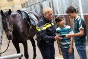 Boris und Milan recherchieren bei den unerschrockenen Pferden der berittenen Polizei und zeigen ihr Video.