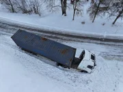 A truck driver was trying to avoid a head on collision with another car and chose to drive into the ditch to save the other driver in Haaradalen, Norway.