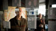 ARD/WDR TATORT: BOMBENGESCHÄFT, ein Film von Thomas Stiller. Im Präsidium verschaffen sich die Kommissare Max Ballauf (Klaus J. Behrendt, links) und Freddy Schenk (Dietmar Bär, rechts) einen Überblick über die bisherigen Ermittlungsergebnisse.