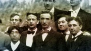 Stehende Gruppe von Männern