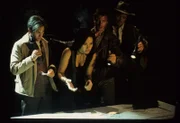 Nigel Bailey (Christen Anholt), Sydney Fox (Tia Carrere).