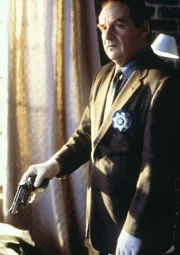 In der Nähe von Las Vegas wird eine Frauenleiche gefunden. Captain Jim Brass (Paul Guilfoyle) sichert mit seinen Kollegen den Tatort.