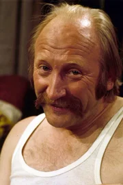 Karl Merkatz (Edmund "Mundl" Sackbauer).