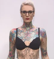 Model mit Tattoo