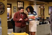 Jayden Kwapis (Bobby Moynihan) und Mikaela Shaw (Vella Lovell)