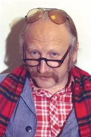 Karl Merkatz (Edmund "Mundl" Sackbauer).