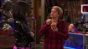 L-R: Gwen (Courtney Henggeler), Henry Hart (Jace Norman)