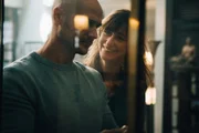 Nachdem Monsieur Jaumard eine besondere Verbindung zwischen Florence Chassagne (Elénore Bernheim) und Antoine Verlay (Nicolas Gob) festgestellt hat, träumen beide voneinander, was die gemeinsamen Ermittlungen nicht gerade vereinfacht.