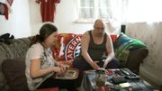 Hannelore und Ralf sind schon sehr lange vom Staat abhängig und haben sich längst an ein Leben an der Armutsgrenze gewöhnt.