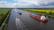 Der Nord-Ostsee-Kanal ist die meistbefahrene künstliche Wasserstraße der Welt.