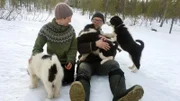 Marja und Ilka züchten ihre eigenen Elchhunde, die für ihre Arbeit als Fischer und Jäger lebenswichtig sind.