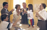 Manchmal müssen "kleine Geschäfte" mit großen Festen belohnt werden. (v.li.n.re.: Maximilian: Florian Stubenvoll, Ralf: Elmar Wepper, Julia: Uschi Glas, Vadder Haack: Heinz Reinecke, Marie-Therese: Annika Preil, Fanny: Enzi Fuchs).