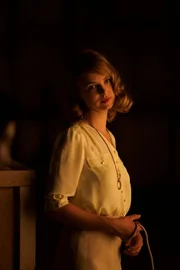 Catherine Langford (Ellie Gall)
