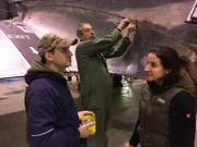 Michael Manousakis (m.) wants to test the machines in the open air for safety reasons. Julie (r.)