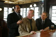 Law & Order "HOUSE CALLS" (L-R) Jesse L. Martin, Jonathan Hogan (Dr. Heinz), Jerry Orbach. Photographer: Will Hart