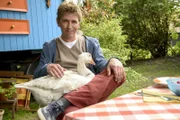 Fritz Fuchs (Guido Hammesfahr) nimmt die Gans Gloria vorübergehend bei sich auf - mit abenteuerlichen Folgen.