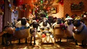 Shaun und die Schafe beschließen, dem Bauern ein besonderes Weihnachtsgeschenk zu machen.