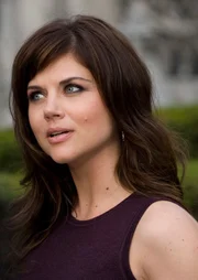 Elizabeth Burke (Tiffani Thiessen)
