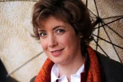 Wider Willen muss Maria schmunzeln, als Gregor an ein Ereignis aus ihrer gemeinsamen Vergangenheit erinnert.