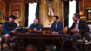 Jason Hawes und Steve Gonsalves zeigen den Kunden Jerrett New und Michael Allen, was sie während ihrer Untersuchung gehört haben.