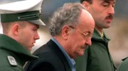 Die Jahre der Wiedervereinigung sind ein Eldorado für Wirtschaftskriminelle. Abzocker wie der Bauunternehmer Jürgen Schneider nutzen die Wirren der Wende, um sich an Subventionen oder ehemaligem DDR-Eigentum zu bereichern.