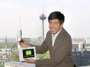 Das digitale Antennenfernsehen ist da: DVB-T ermöglicht Fernsehen im Büro, auf dem Campingplatz, im Auto. Auf 24 Kanälen. In bester Bild- und Tonqualität. Ranga Yogeshwar zeigt, was DVB-T ist, wie es funktioniert, was es kann und warum es in anderen Ländern schon so erfolgreich ist.