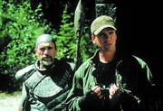Master Bra'tac (Tony Amendola) und Colonel Jack O'Neill (Richard Dean Anderson)