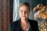 Vera Lanz (Katharina Böhm) hat alle Hände voll zu tun.