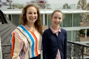 Pia Beyer-Wunsch (l.) mit ihrer Tochter Beatrice (r.), beide sind hochbegabt und haben einen IQ, der höher als 130 ist.
