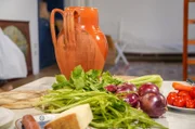 Die Pignata - ein traditioneller Lammeintopf - trägt ihren Namen, weil sie in einer Terrakottavase zubereitet wird, die einem Pinienzapfen ähnelt.