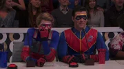 Vorne, l-r: Henry Hart (Jace Norman), Captain Man / Ray Manchester (Cooper Barnes)