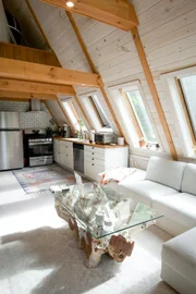 Wohnzimmer in einer ausgebauten Scheune