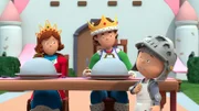 Caillou stellt sich vor, dass er der Chefkoch für einen mäkeligen König ist, der ständig "Igitt" zum Essen sagt.