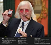 Der ehemalige Bevin Boy Sir Jimmy Saville in der Downing Street, wo er von Premierminister Gordon Brown mit einer Plakette ausgezeichnet wurde.