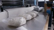 Mit Badesalz gefüllte Plastiktüten, die in einem verschickten Paket geschmuggelt wurden, wurden von CBP-Beamten in Los Angeles kontrolliert.